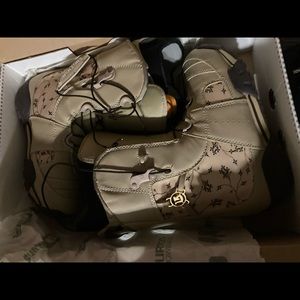 BURTON ✨🏂 women’s snow board boots💫 BRAND NEW
